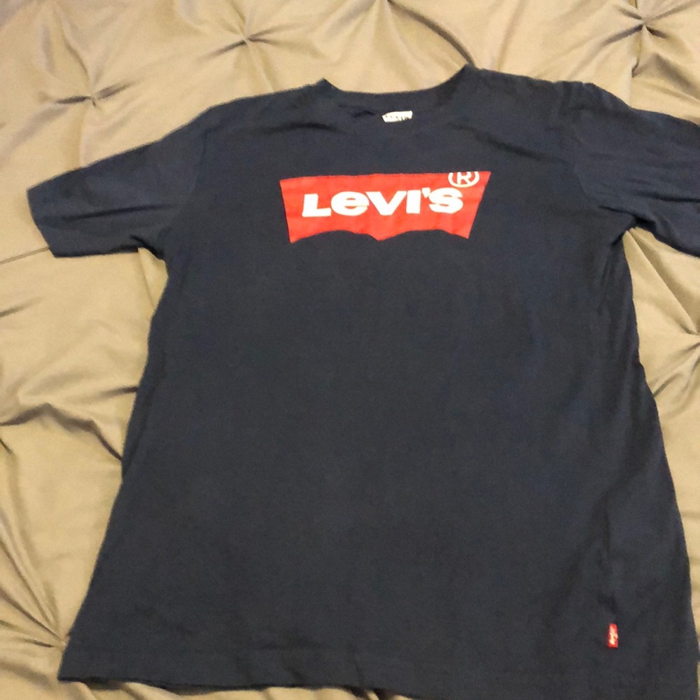 Blue Levi’s t- shirt size XL in CHILDREN